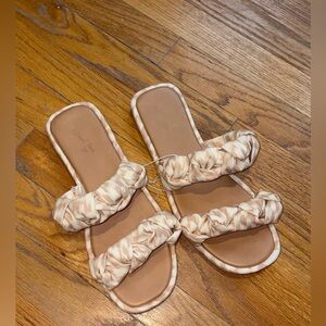 NWT Universal Thread Sandals Size 9